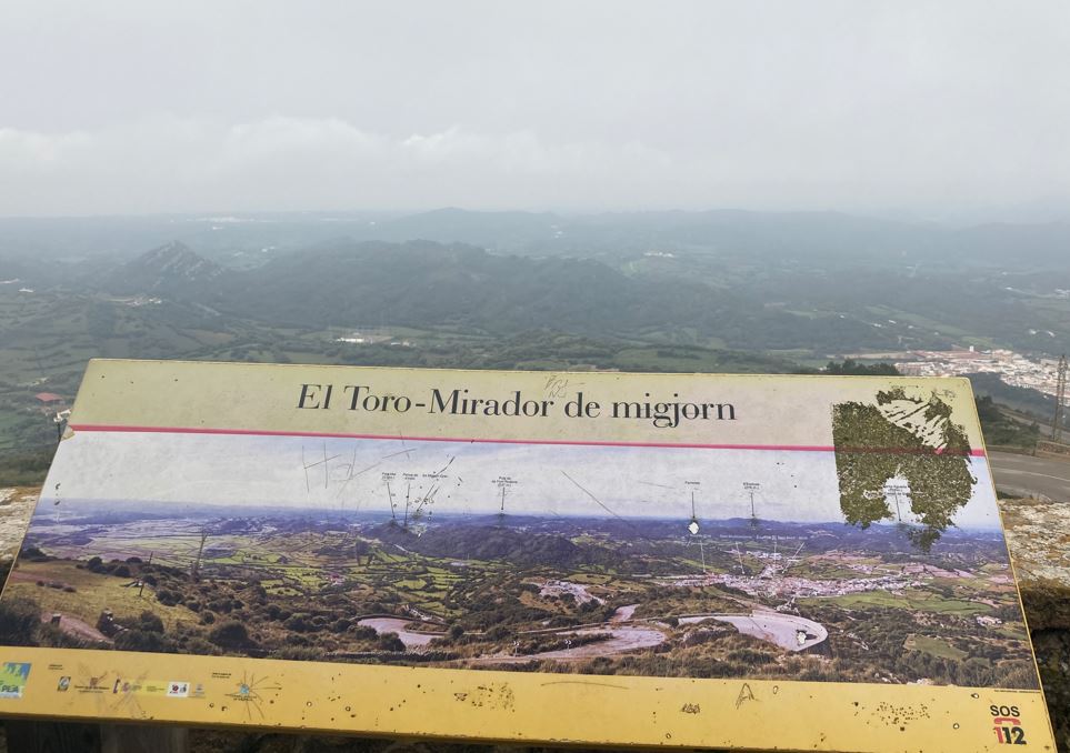 Le sommet du Mont Toro (El Toro), point culminant de l’île de Minorque (Baléares)